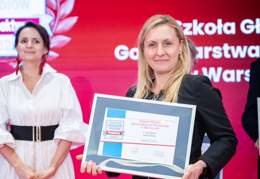 Dziekan Wydziału Żywienia Człowieka z certyfikatem pierwszego miejsca dla kierunku Dietetyka wg rankingu szkół wyższych 2025